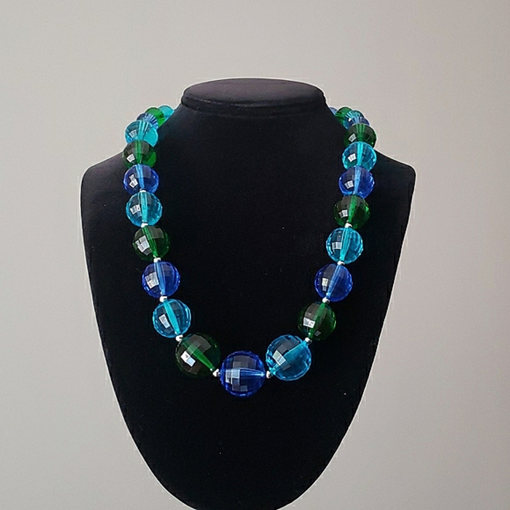 Beautiful vintage necklace